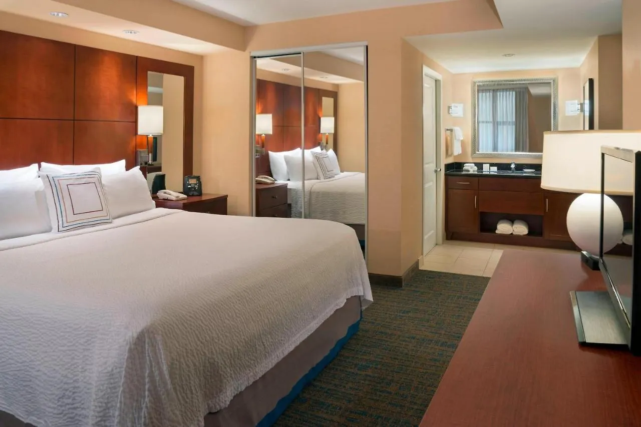 Residence Inn By Marriott Toronto Downtown / Entertainment District 4*,